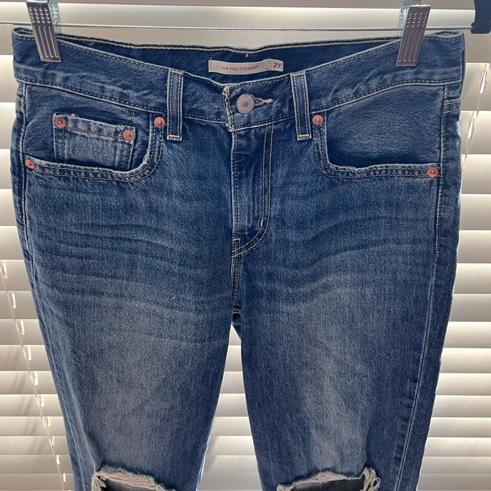 Levi's Classic Indigo Denim Jeans - Picture 2 of 6
